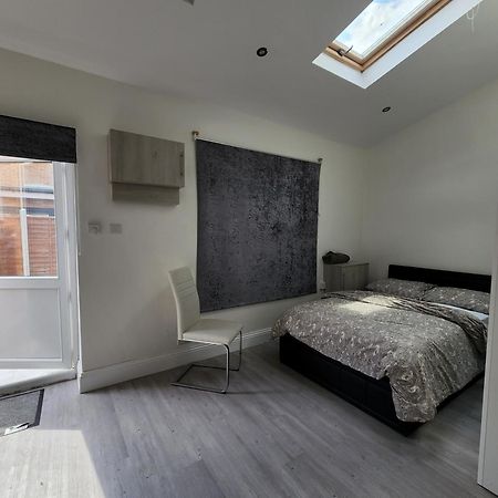 Ilford Town Centre Studio ภายนอก รูปภาพ