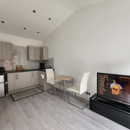 Ilford Town Centre Studio ภายนอก รูปภาพ